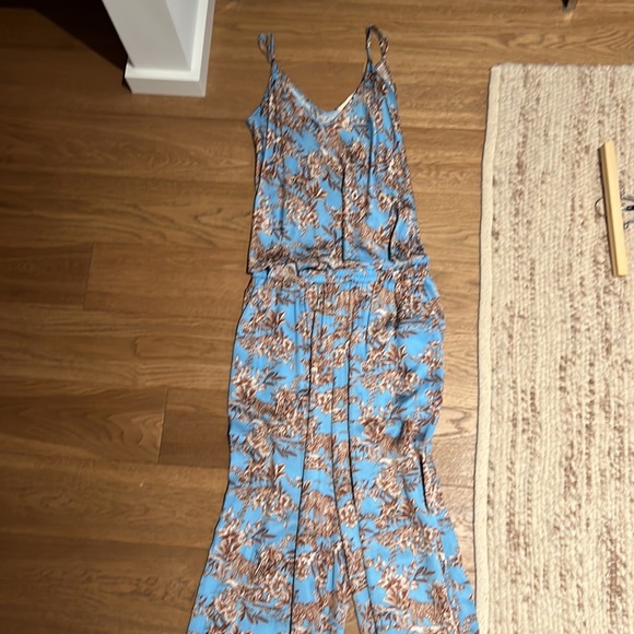 L’Agence Cami and Silk Pant set - Picture 5 of 6